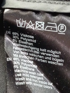 Blazer><noscript><img width=