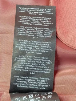 Blazer><noscript><img width=