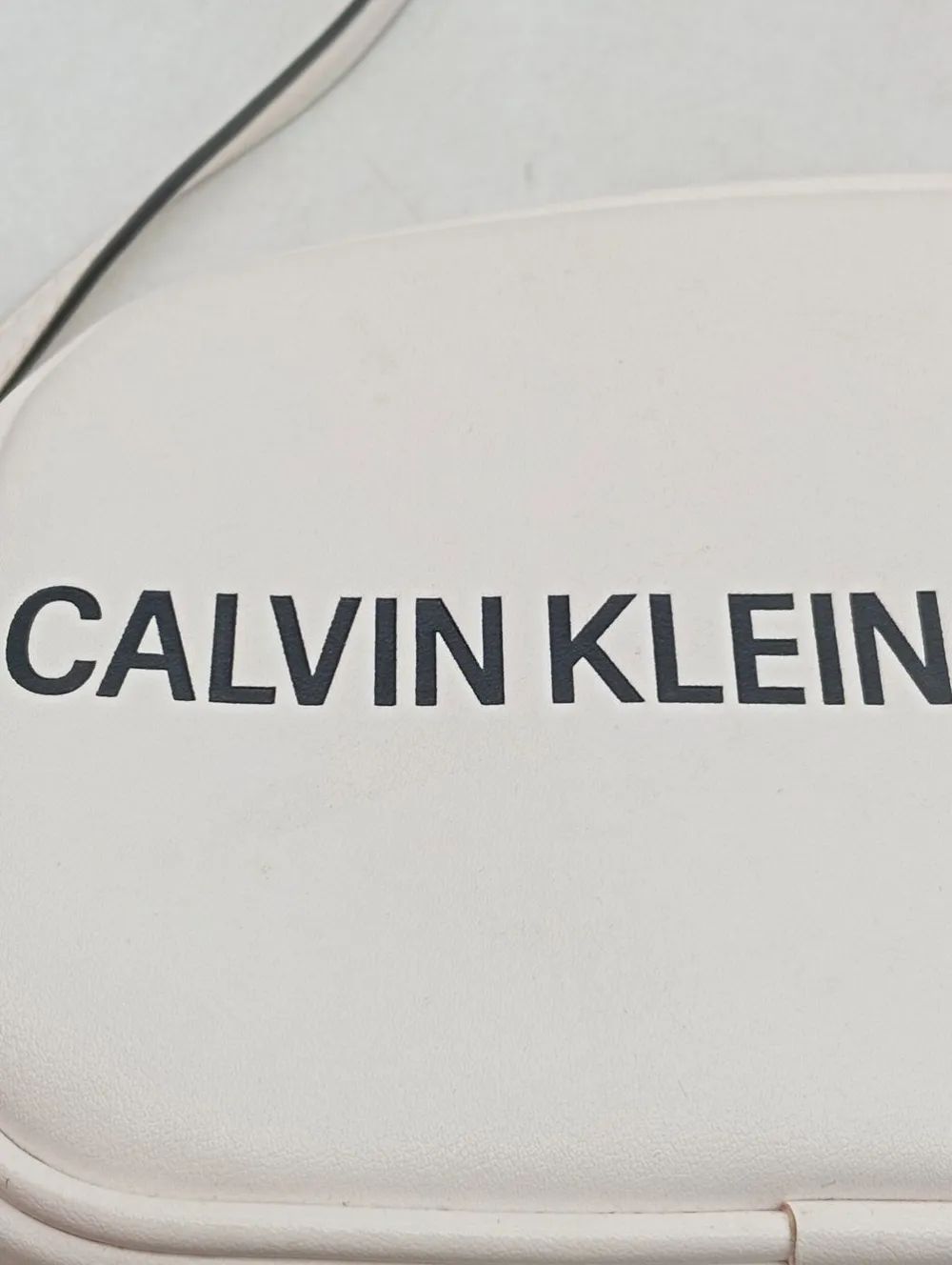 Minitaschen>Calvin Klein Minitasche creme