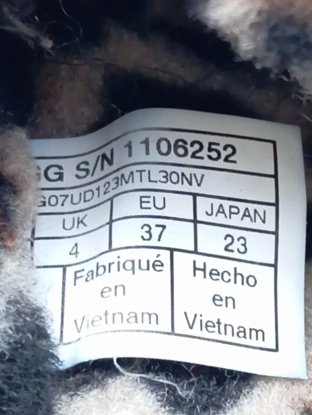 Hausschuhe>UGG Pantoffeln Größe 37