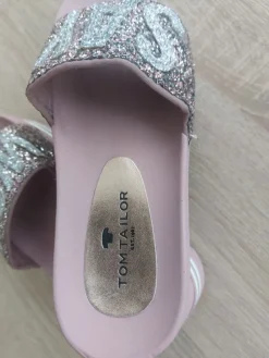 Pantoletten><noscript><img width=