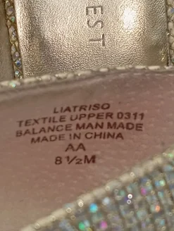 Pumps><noscript><img width=