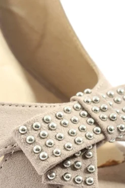 Pumps><noscript><img width=