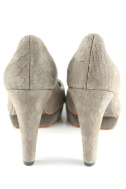 Pumps><noscript><img width=