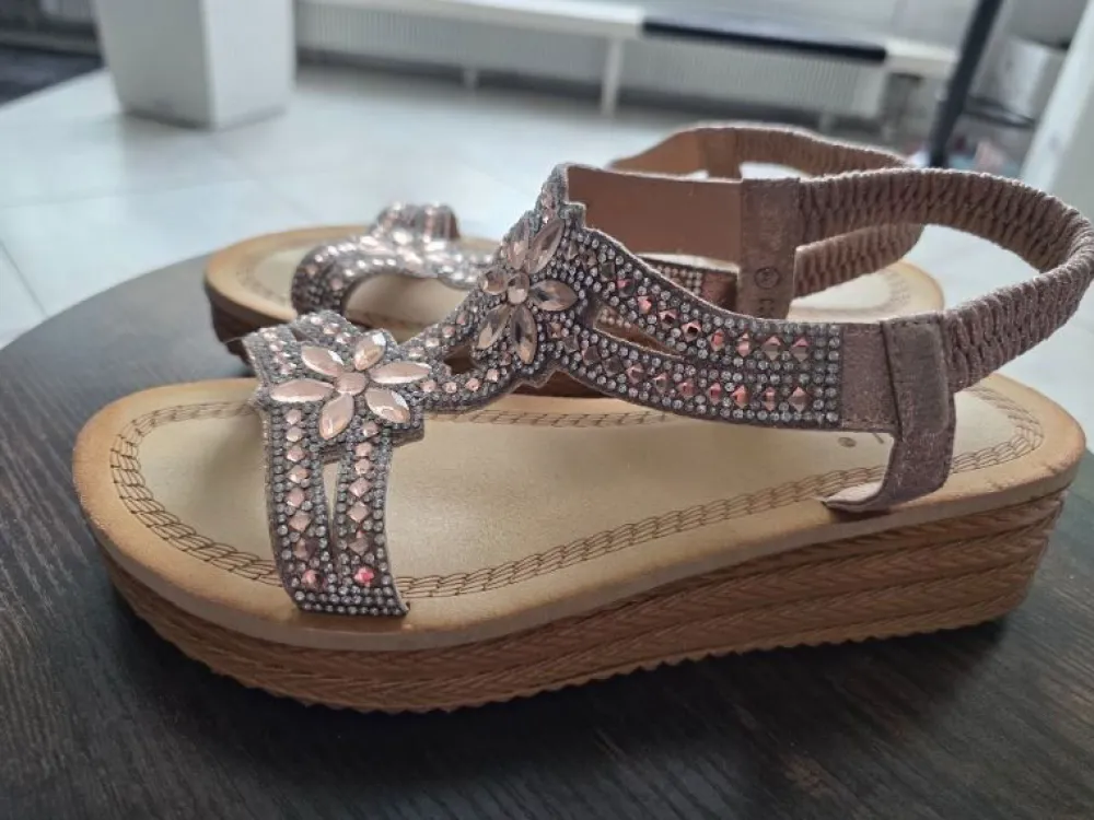 Sandalen> Plateau-Sandalen Größe 38 rosa