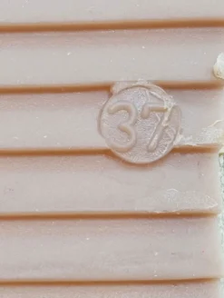 Sneaker><noscript><img width=