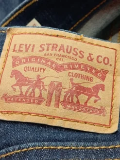 Röhrenjeans Größe 36-Leviu2019s Sale