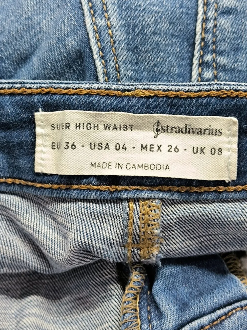 Jeans>Stradivarius Röhrenjeans Größe 36 blau