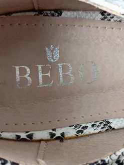 Pumps><noscript><img width=