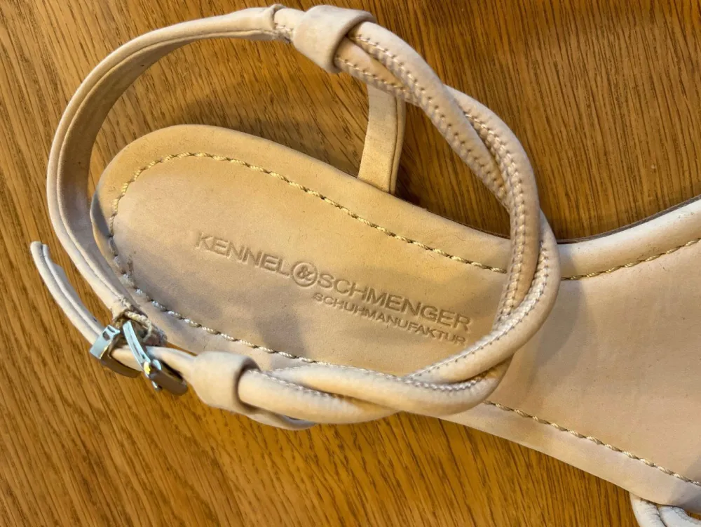 Sandalen> Sandalen Größe 40 beige