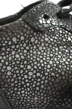 Sneaker><noscript><img width=