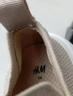 Sneaker><noscript><img width=