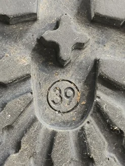 Sneaker><noscript><img width=