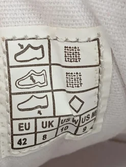 Sneaker><noscript><img width=