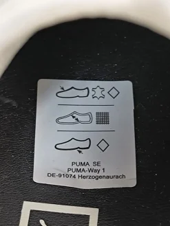 Sneaker><noscript><img width=