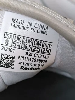 Sneaker><noscript><img width=