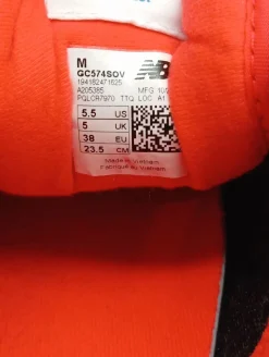 Sneaker><noscript><img width=