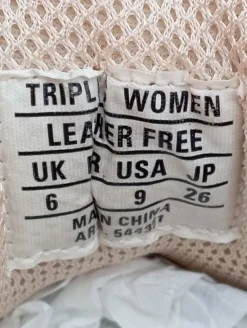 Sneaker><noscript><img width=