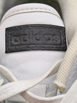 Sneaker><noscript><img width=