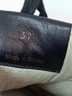 Sneaker><noscript><img width=