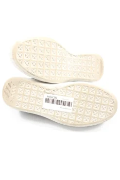 Sneaker><noscript><img width=