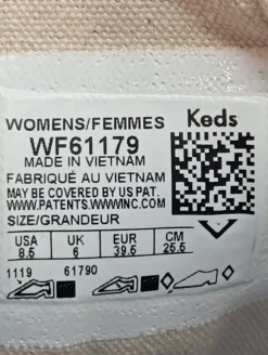 Sneaker><noscript><img width=