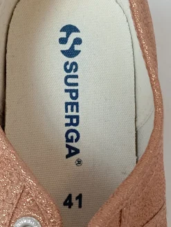 Sneaker><noscript><img width=