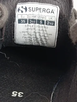 Sneaker><noscript><img width=