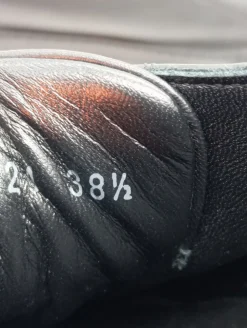 Sneaker><noscript><img width=