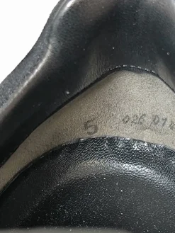 Sneaker><noscript><img width=