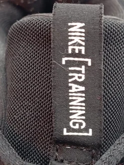 Sneaker><noscript><img width=