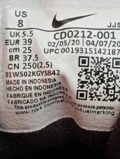 Sneaker><noscript><img width=