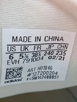 Sneaker><noscript><img width=