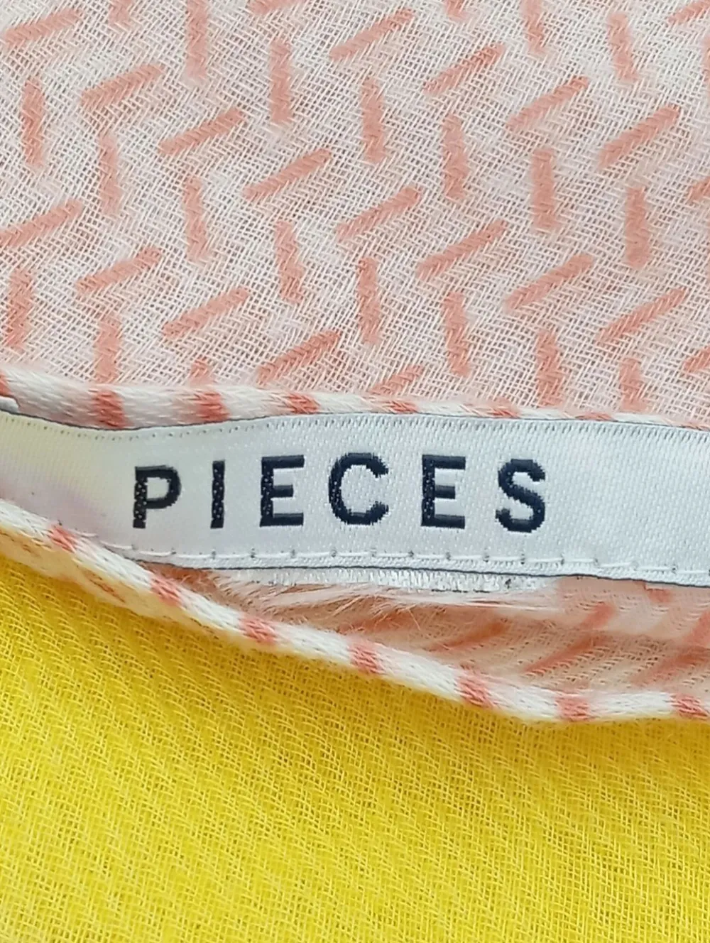 Tücher>Pieces Schultertuch pinkblassgelb