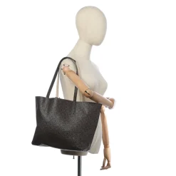 Shopper-Calvin Klein Outlet