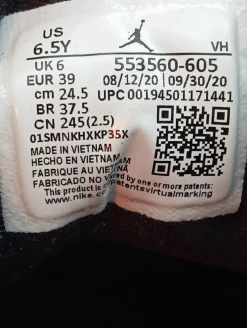 Sneaker><noscript><img width=