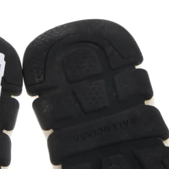 Sneaker><noscript><img width=