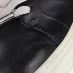 Sneaker><noscript><img width=