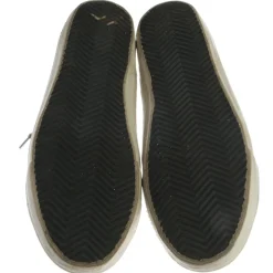 Sneaker><noscript><img width=