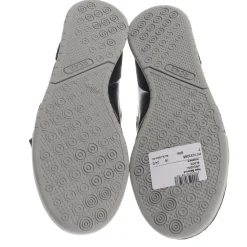 Sneaker><noscript><img width=