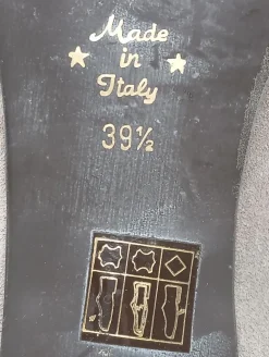 Pumps><noscript><img width=