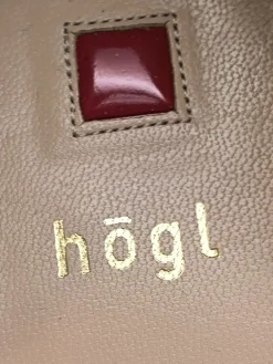 Pumps><noscript><img width=