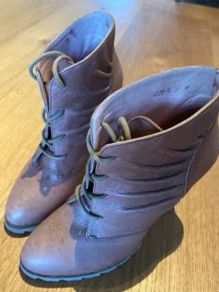 Stiefeletten><noscript><img width=