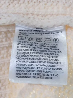 Strickbekleidung><noscript><img width=