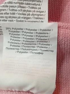 Strickbekleidung><noscript><img width=