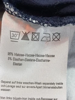 Strickbekleidung><noscript><img width=