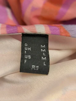 Tops><noscript><img width=