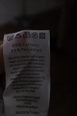 Sweats><noscript><img width=