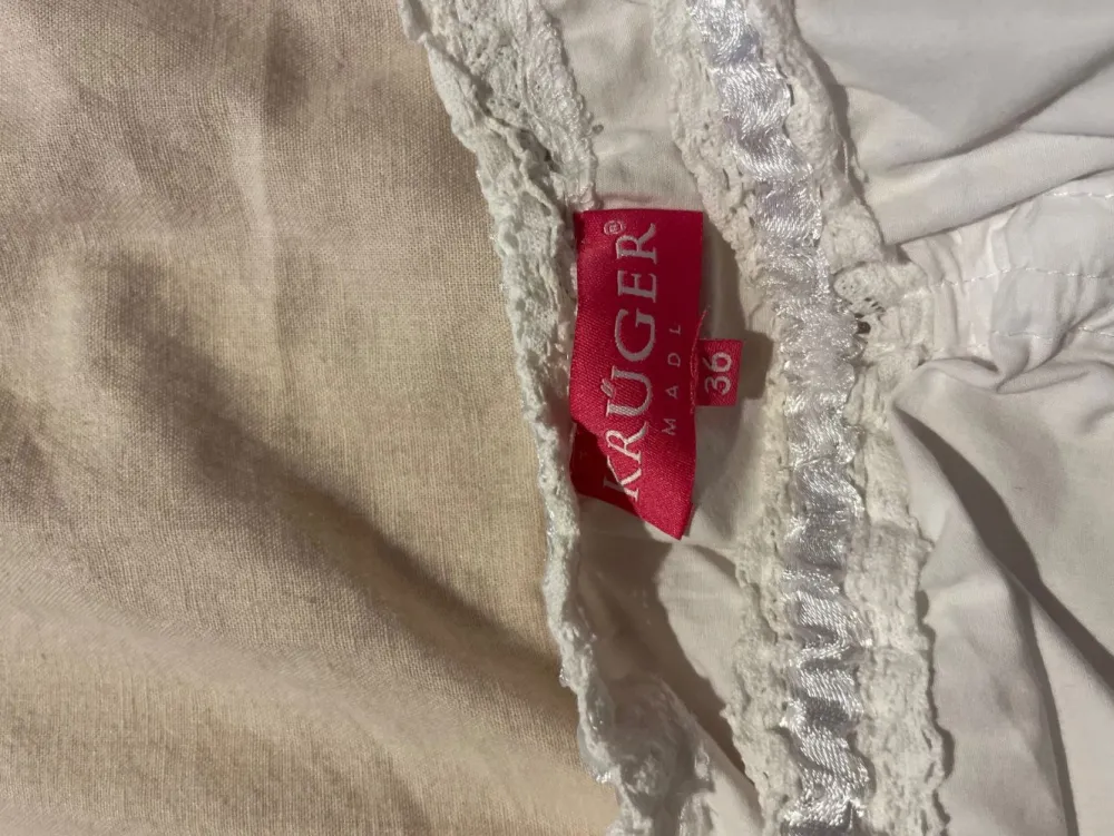 Trachtenmode> Trachtenbluse Größe 36 weiß