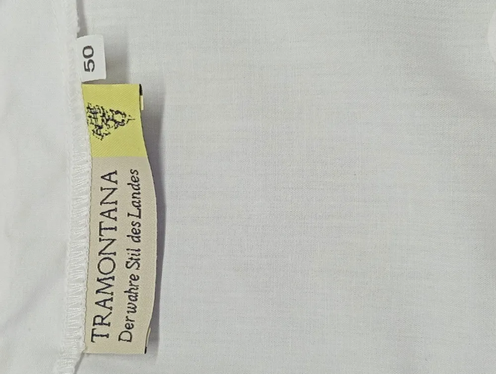 Trachtenmode>Tramontana Trachtenbluse Größe 50 weiß